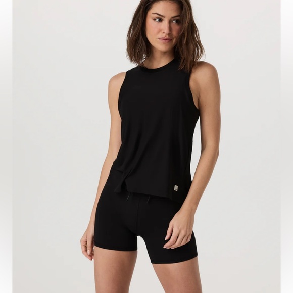Vuori Tops - Vuori Energy Tank Long in Black